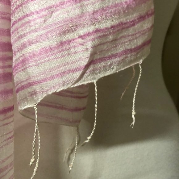 Pink and white striped raw silk scarf - Picture 3 of 7